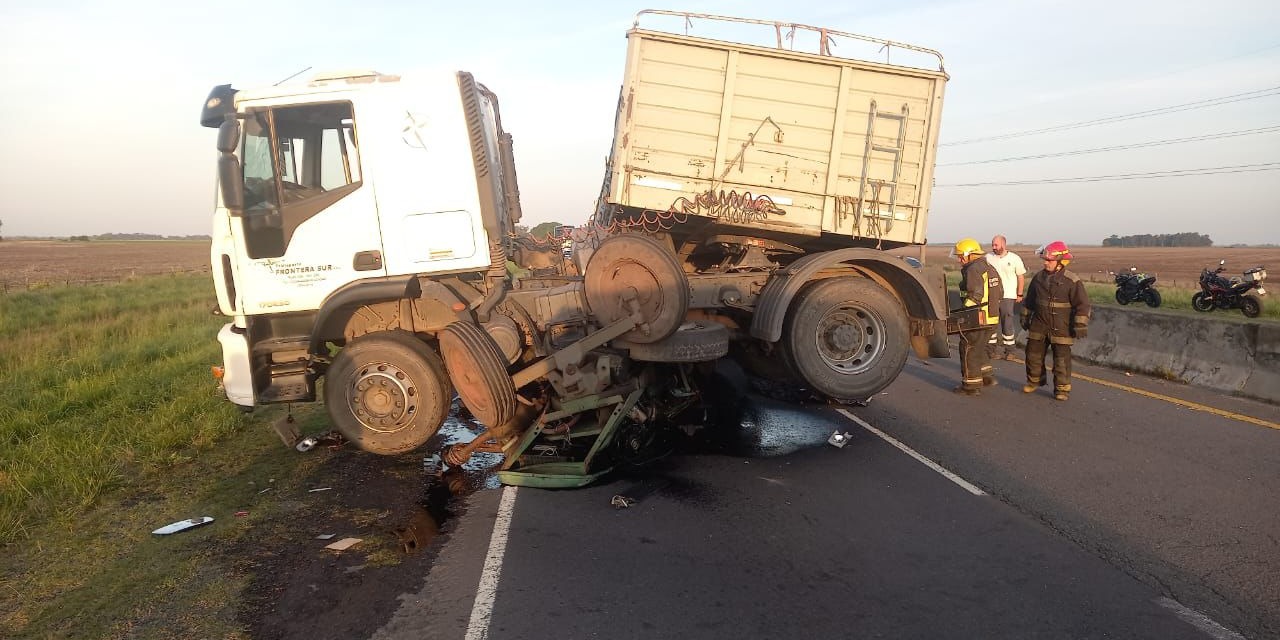 Gravsimo accidente en el lmite de Azul con Olavarra
